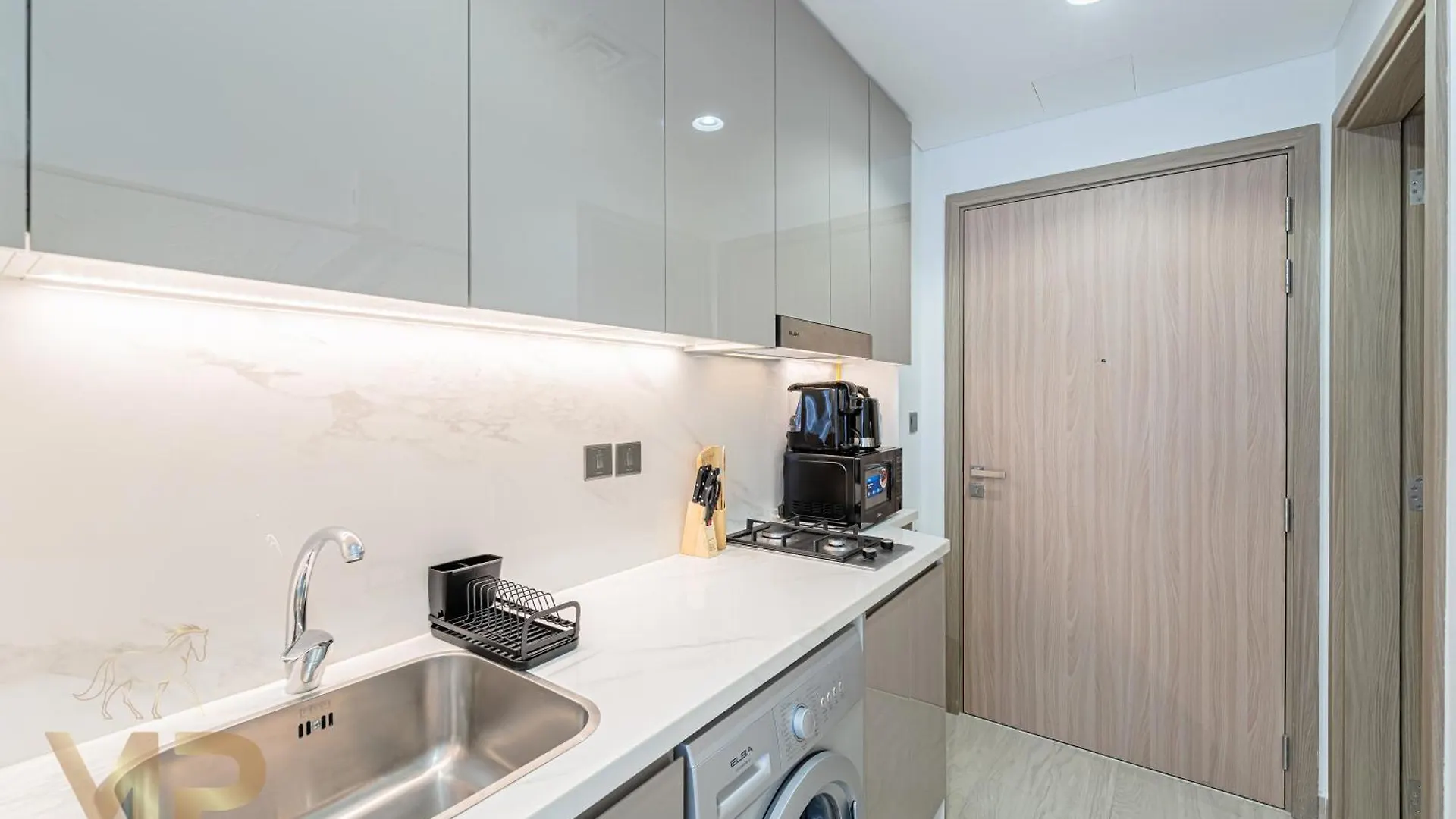 Marcopolo - Chic Studio Huge Balcony & Top-Notch Amenities دبي